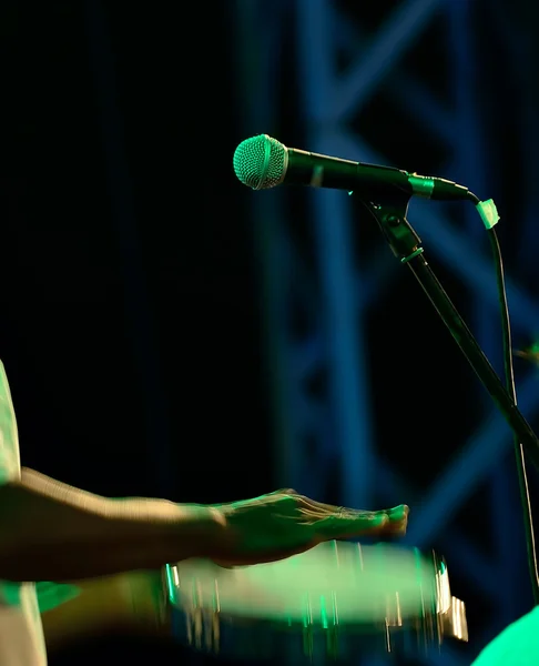 Artista tocando música — Foto de Stock