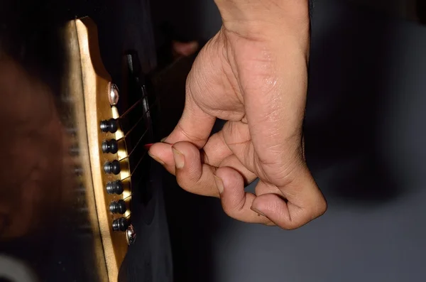 Gitarrist spielt — Stockfoto