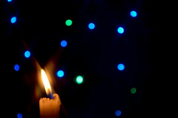 蜡烛与模糊背景光 — 图库照片