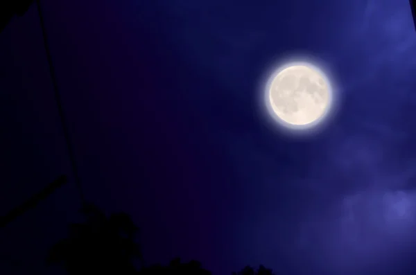 Gece gökyüzünde ay — Stok fotoğraf