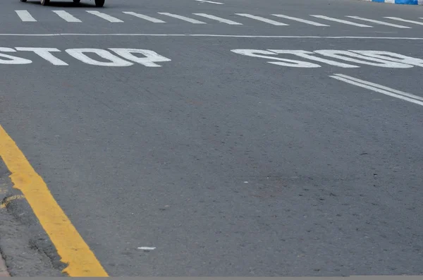 Pintado Stop Assine na estrada . — Fotografia de Stock