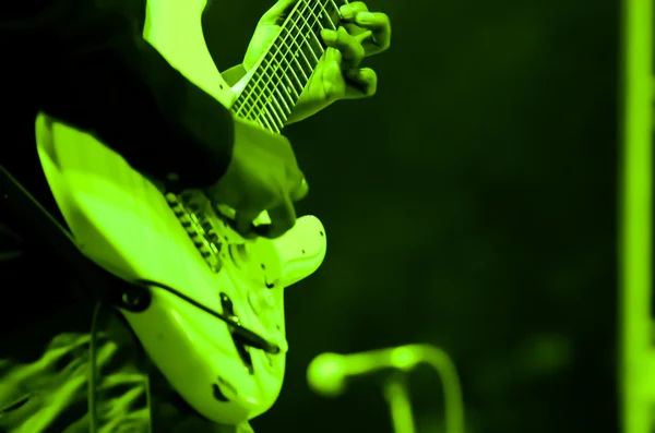 Guitarrista a tocar — Fotografia de Stock