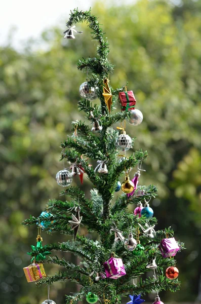 Kerstboom met geschenkdozen — Stockfoto