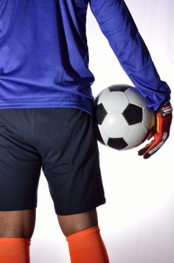Beyaz arka planda futbol kalecisi