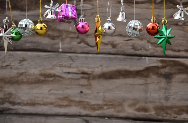 Presente de Natal com fundo de madeira — Fotografia de Stock