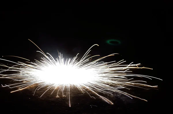 Взрыв фейерверка — стоковое фото