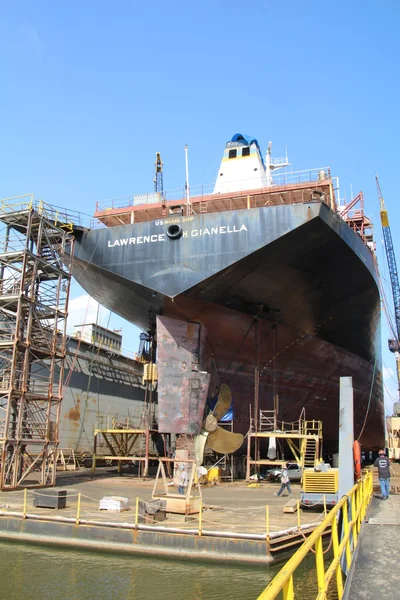 Oil Tanker in Dry Dock — Stock Photo, Image