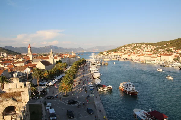 Vista sobre el casco antiguo de la ciudad de Trogir, Croacia. — Foto de Stock