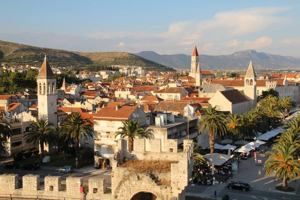 Vista sobre el casco antiguo de la ciudad de Trogir, Croacia. — Foto de Stock