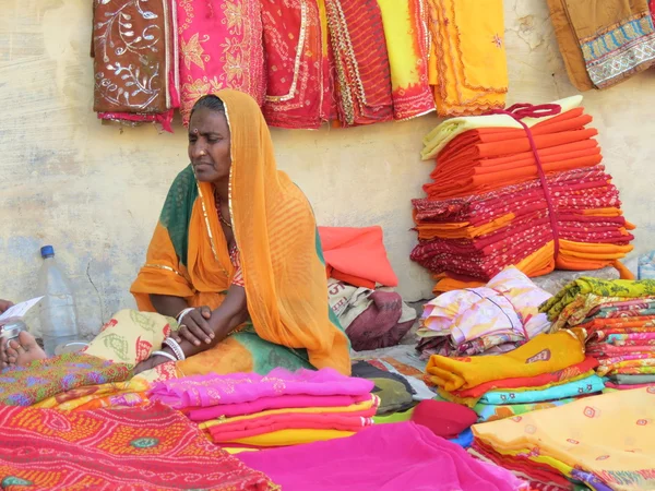 Sari Seller — Stock Photo, Image