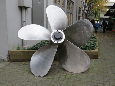 Gemi pervane Vancouver, Kanada'da ekranda.