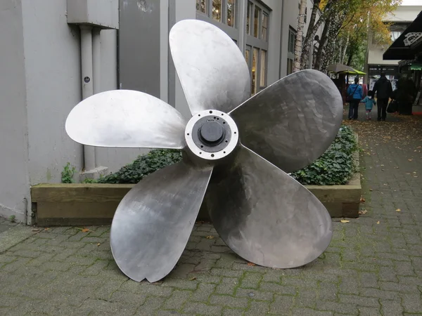 Gemi pervane Vancouver, Kanada'da ekranda.