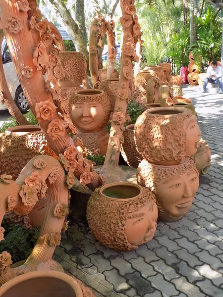 Pots de fleurs décoratives en terre cuite — Photo