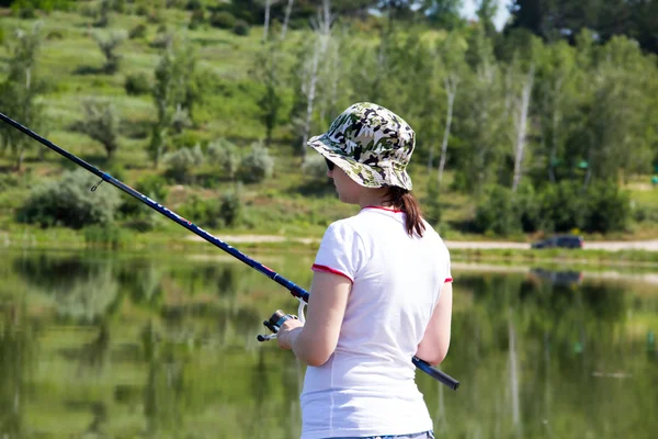 Menina com uma vara de pesca — Fotografia de Stock