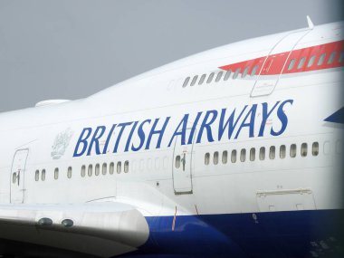 Hurdalık Boeing 737 British Airways 10 / 28 / 2020 Cotswold Havaalanı 12: 00