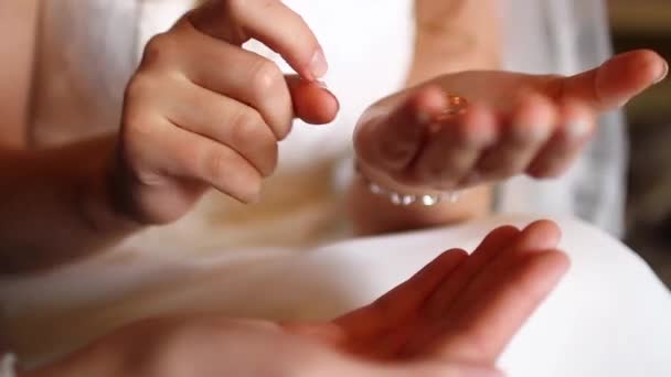 Groom wears ring on finger — Stock Video