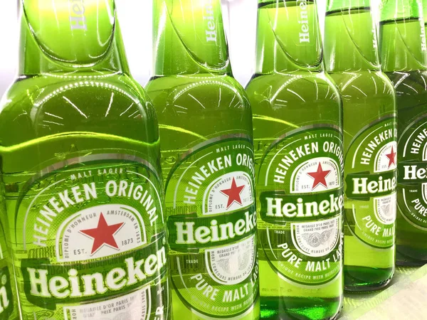 Closeup Heineken Beer Bottles Beverage Placed Reflecting Shelf Supermarket Bangkok 스톡 사진