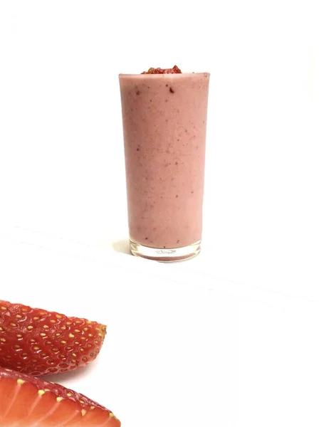 Closeup Sliced Strawberry Yogurt Smoothie White Background — Stock Photo, Image