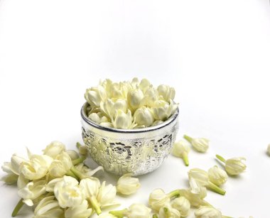 Yasemin çiçekleri, Songkran festivali ve Anneler Günü ile karıştırılmış su. 