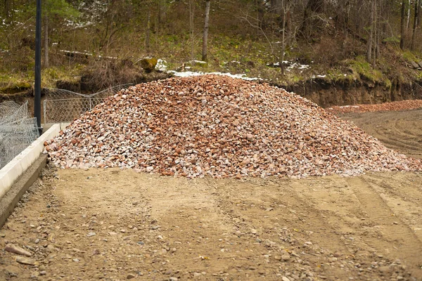 Concrete curbs and red gravel on the site. — Stock Photo, Image