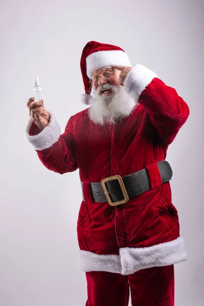 Smart Santa Claus Butelka Hydroalkoholowym Żelem Białym Tle — Zdjęcie stockowe