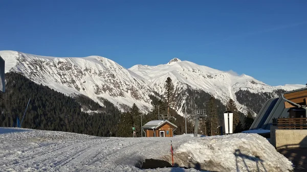 Estación de esquí en las montañas de Krasnaya Polyana —  Fotos de Stock