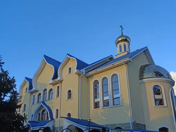 Byggnaden av den ortodoxa kyrkan — Stockfoto