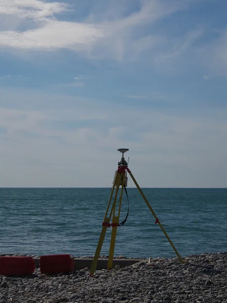 Geodätische Vermessung an der Küste, Entfernungsmesser — Stockfoto