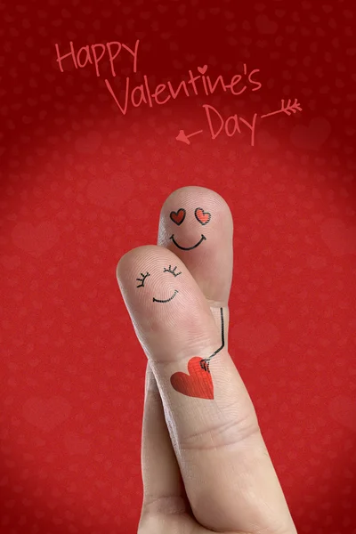 Los amantes están abrazando y sosteniendo el corazón rojo. Feliz San Valentín tema de la serie. Imagen de stock —  Fotos de Stock