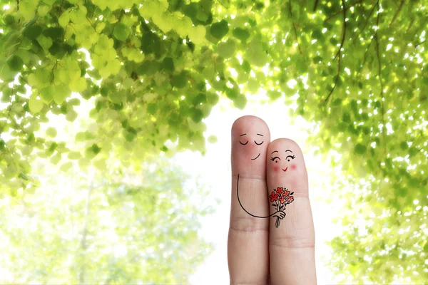 Fingerkunst. Liebhaber umarmt und hält Blumenstrauß. Kreatives Aktienbild — Stockfoto