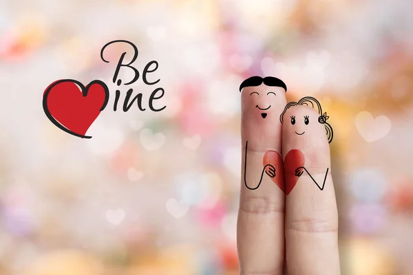 Finger art. Gli amanti stanno abbracciando e tenendo il cuore rosso. Immagine stock — Foto Stock