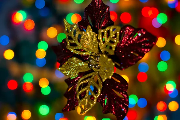 Christmas Toy på bakgrunden färg garland — Stockfoto