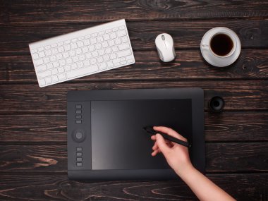 Üstten Görünüm mock-up grafik tasarımcı çalışma alanı'nın.