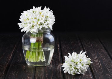 buket kardelen cam aranjman