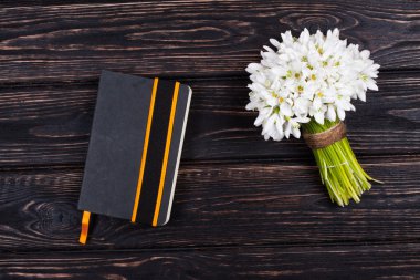 kardelen grup ahşap üzerine