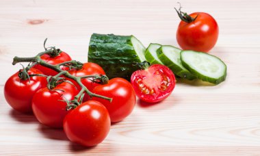 Kiraz domates ve salatalık Sim Tarih.