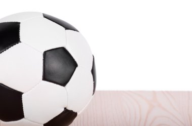Futbol topu kurullarında.