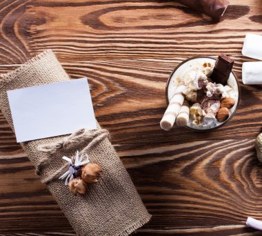 Latte Kahve Kupası baharatlar ile.