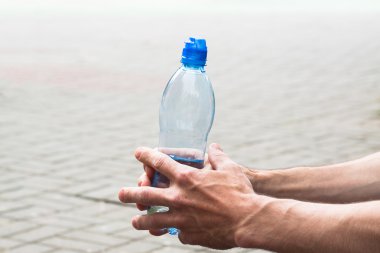 İçme suyu şişede.