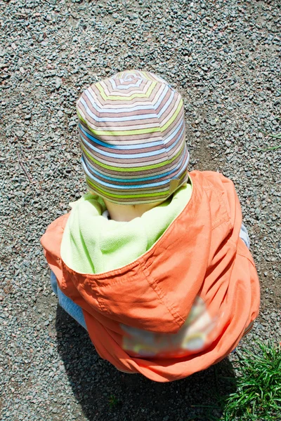 Child playing in nature. — Stock Photo, Image