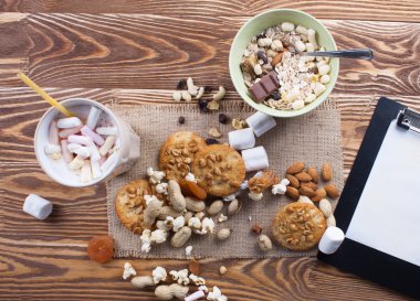 Hızlı kahvaltı. Kuruyemiş