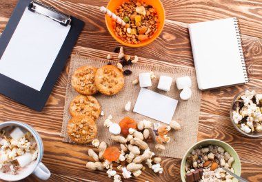 Hızlı kahvaltı. Bir kase içinde Flakes. 