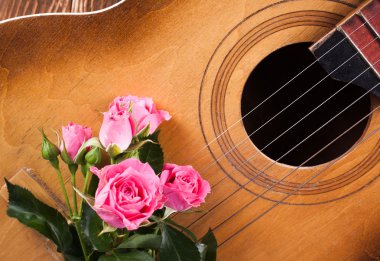 Gitar ahşap masa