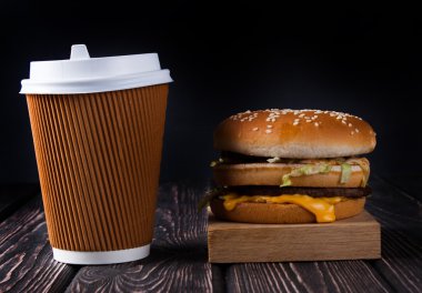 Top görünümü paket servisi olan restoran kahve ve burger 