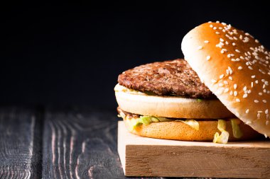 Sebzeli Burger tam yüz.