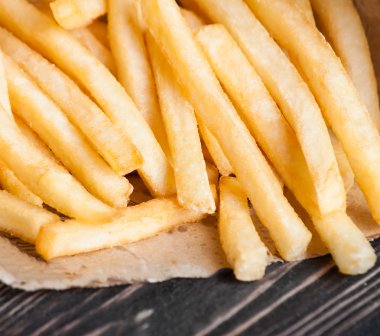 iştah açıcı kızarmış patates yığını 