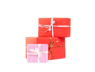 Beyaz arkaplanda hediye kutuları