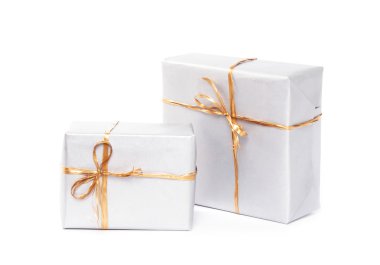 hediye kutuları üzerinde beyaz izole
