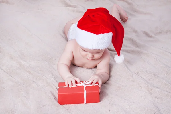 美しい小さな赤ちゃんがクリスマスを祝う. — ストック写真