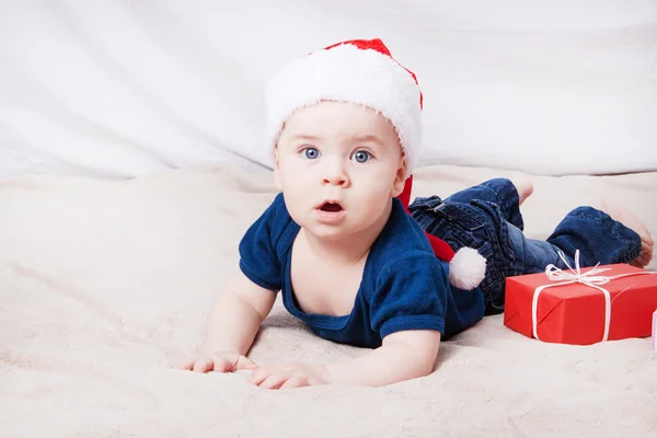 Güzel küçük bebek Noel kutluyor. — Stok fotoğraf